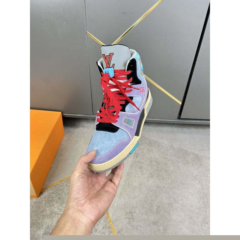 l**is V*t*n sneakers